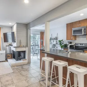 Updated Whistler Creek Studio With Parking Apartment Whistler