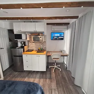 https://well-equipped-studio-apartment.hotels-in-montreal.org