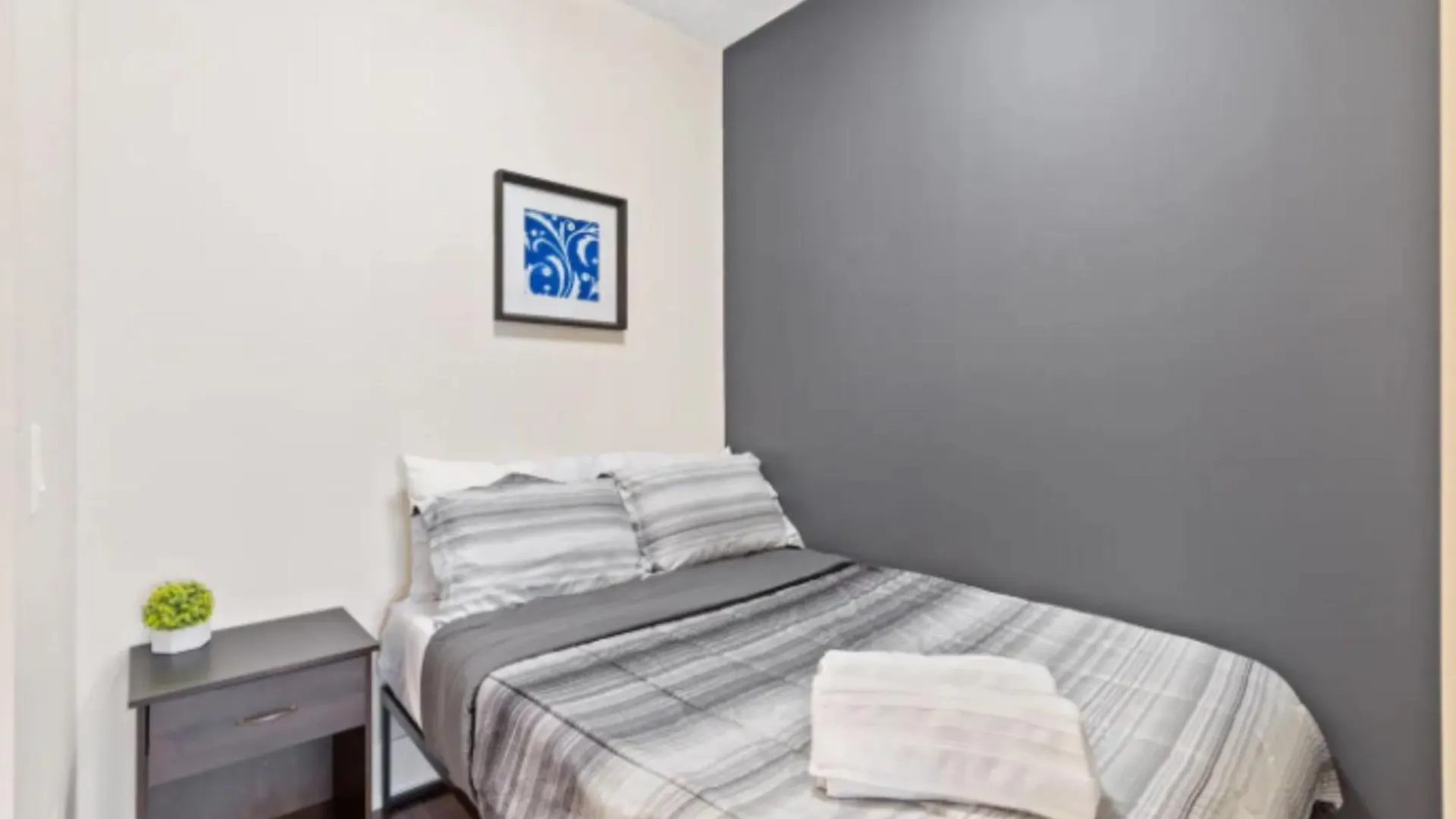 Apartment Comfort 300 Front Suites Near Rogers Centre & Free Parking Toronto Canada