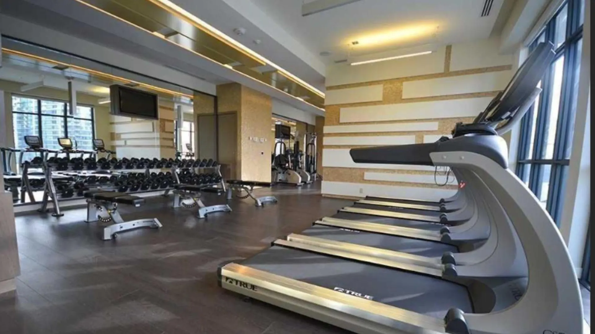 Comfort 300 Front Suites Near Rogers Centre & Free Parking Toronto Apartment