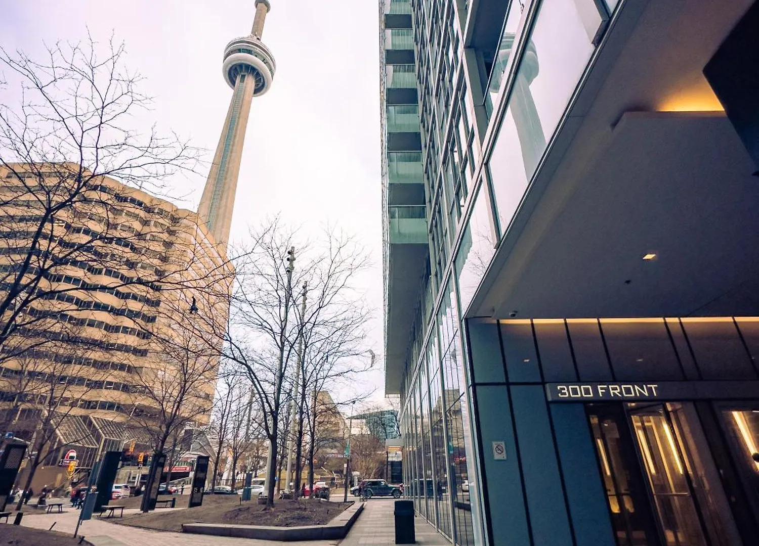 Comfort 300 Front Suites Near Rogers Centre & Free Parking Toronto